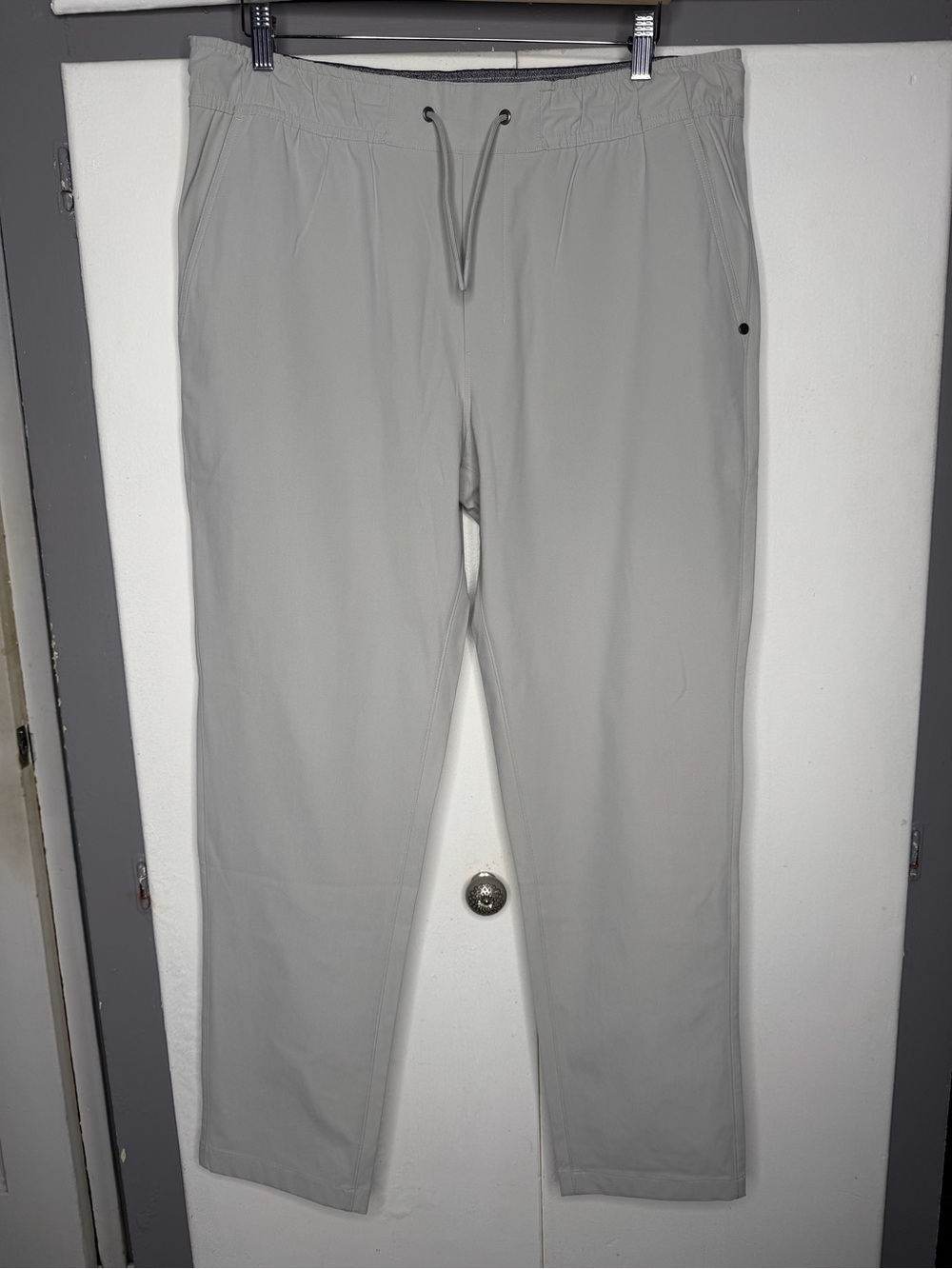 Vuori Meta Elastic Waist Pants Mens XL Light Gray Performance Stretch Chino V463